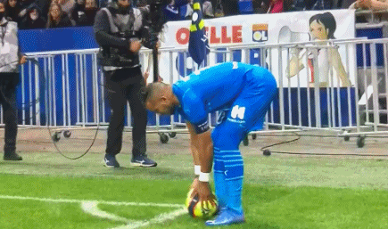 迷失！浓眉一度8中0&全场9中1贡献2分8篮板6助攻