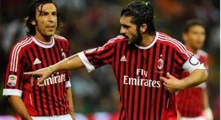 二传不稳教练加戏！科内利亚诺2：3米兰，痛失超级杯冠军（二传起伏教练抢戏，科内利亚诺2-3不敌米兰，无缘超级杯冠军）