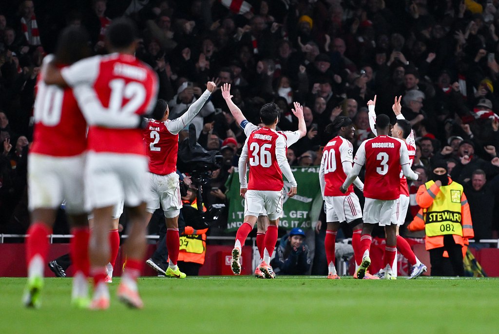 詹姆斯关键上篮助球队锁胜（詹姆斯关键上篮锁定胜局）