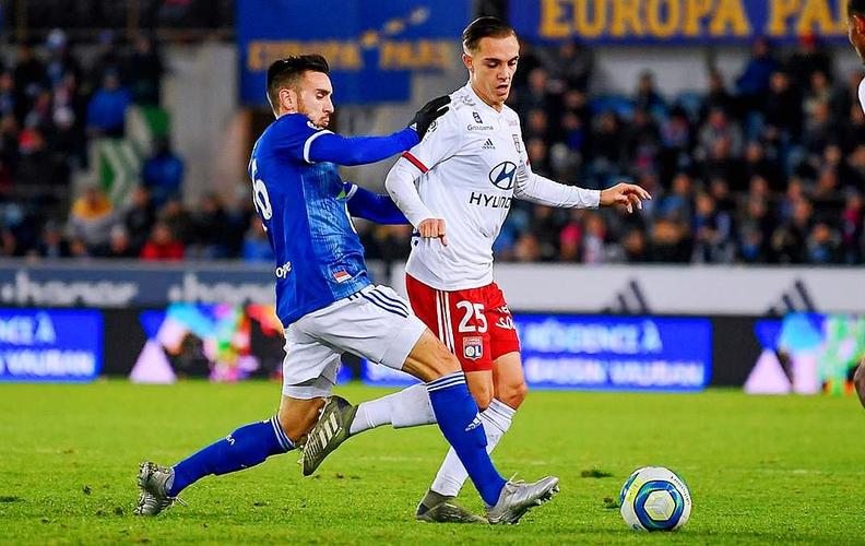 记者：诺坎普保安看到梅西后非常惊讶，当即就放他进去了（记者称梅西现身诺坎普令保安愕然，随即放行）