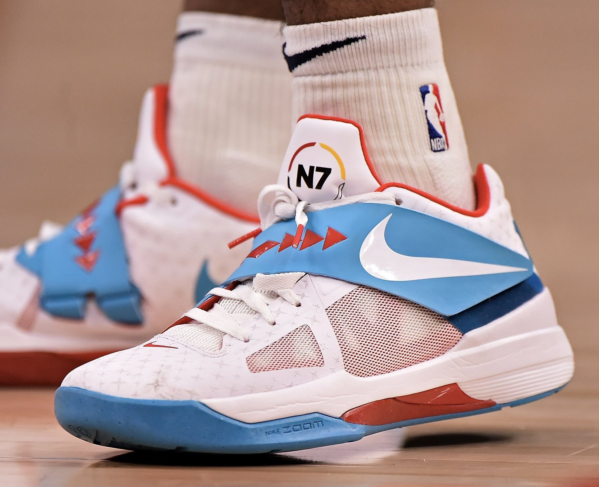 日职乙战报：神代庆人、村上悠绯破门，爱媛1-1熊本（日职乙战报：神代庆人与村上悠绯相继建功，爱媛1-1战平熊本）