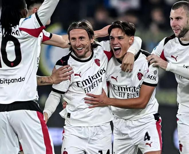 基米希：即便穆西亚拉复出卡尔也会出场，他应该入选德国队（基米希：穆西亚拉回归也不影响卡尔上场，他理应入选德国队）