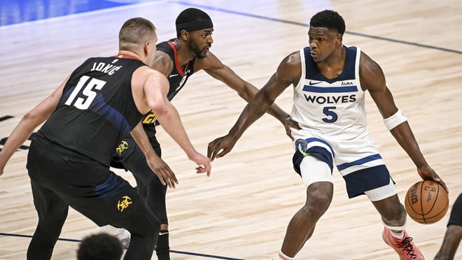 王晓龙：在西班牙踢球竞争很大，缺乏学习和社交能力会很困难（王晓龙：西班牙足坛竞争激烈，学习与社交能力不足将举步维艰）