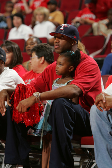 火三崩！浓眉13分＆独行侠单节净胜17分，建立17分领先（三节崩盘！浓眉13分难救主，独行侠单节轰+17建立17分优势）