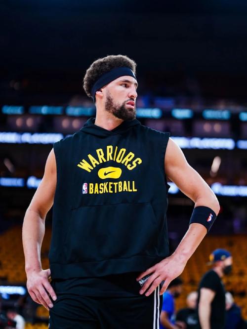 图片报：因两名前锋状态差，多特考虑冬窗签维罗纳前锋焦瓦内（图片报称多特因两锋低迷，计划冬窗追维罗纳前锋焦瓦内）