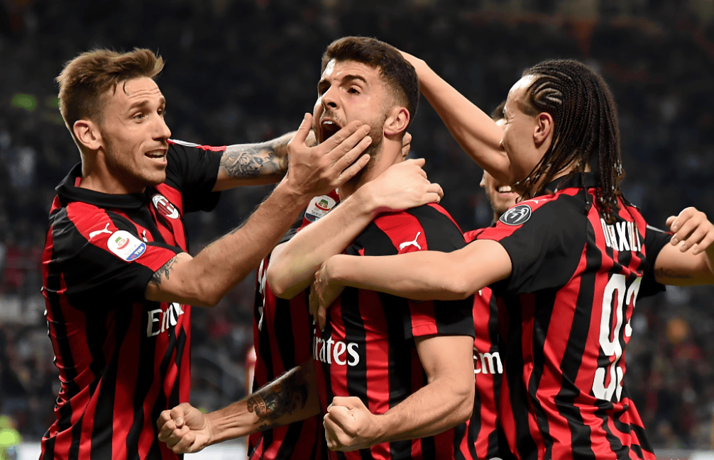 湖人全队苦练备战，官媒晒训练照（湖人全队加练备战，官媒发布训练照）