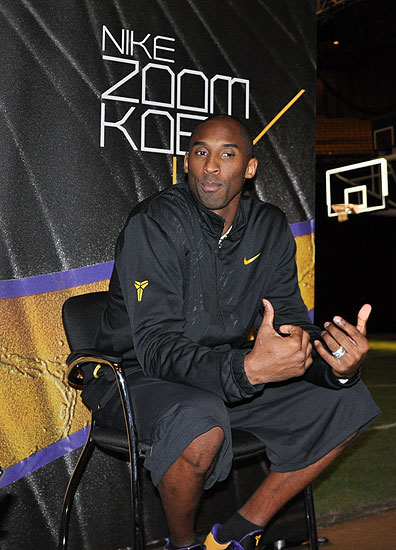 曼城斯特林关键进球锁定三分（斯特林制胜球助曼城全取三分）