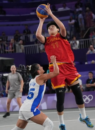 巴萨官方：拉菲尼亚继续进行个人训练，处在康复的最后阶段（巴萨通报：拉菲尼亚继续单独训练，康复进入收尾阶段）