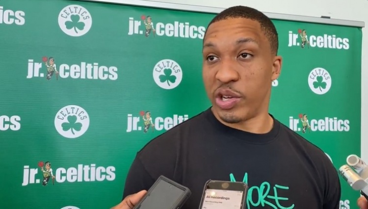 每体：已有323名巴萨会员转卖门票给法鹰球迷，这些票将作废（每体：查出323名巴萨会员向法鹰球迷转售球票，所涉门票将作废）