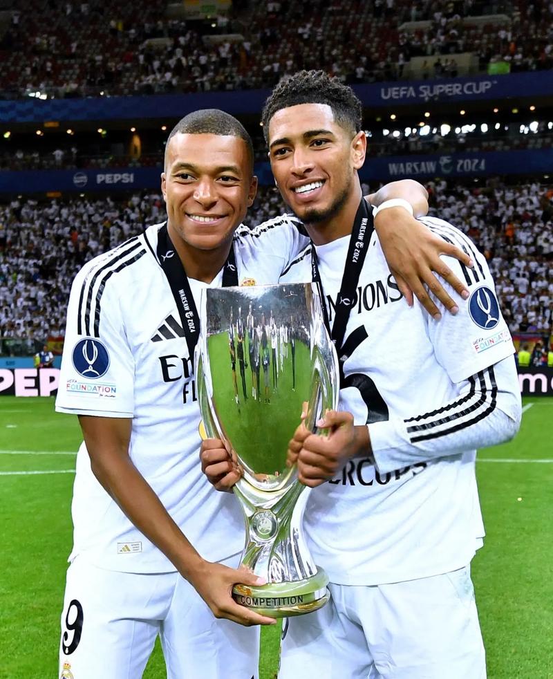 李金羽：中国足球前一段已经掉冰窟窿里了，目前处于恢复期（李金羽：国足此前陷入低谷，当前正处于恢复阶段）