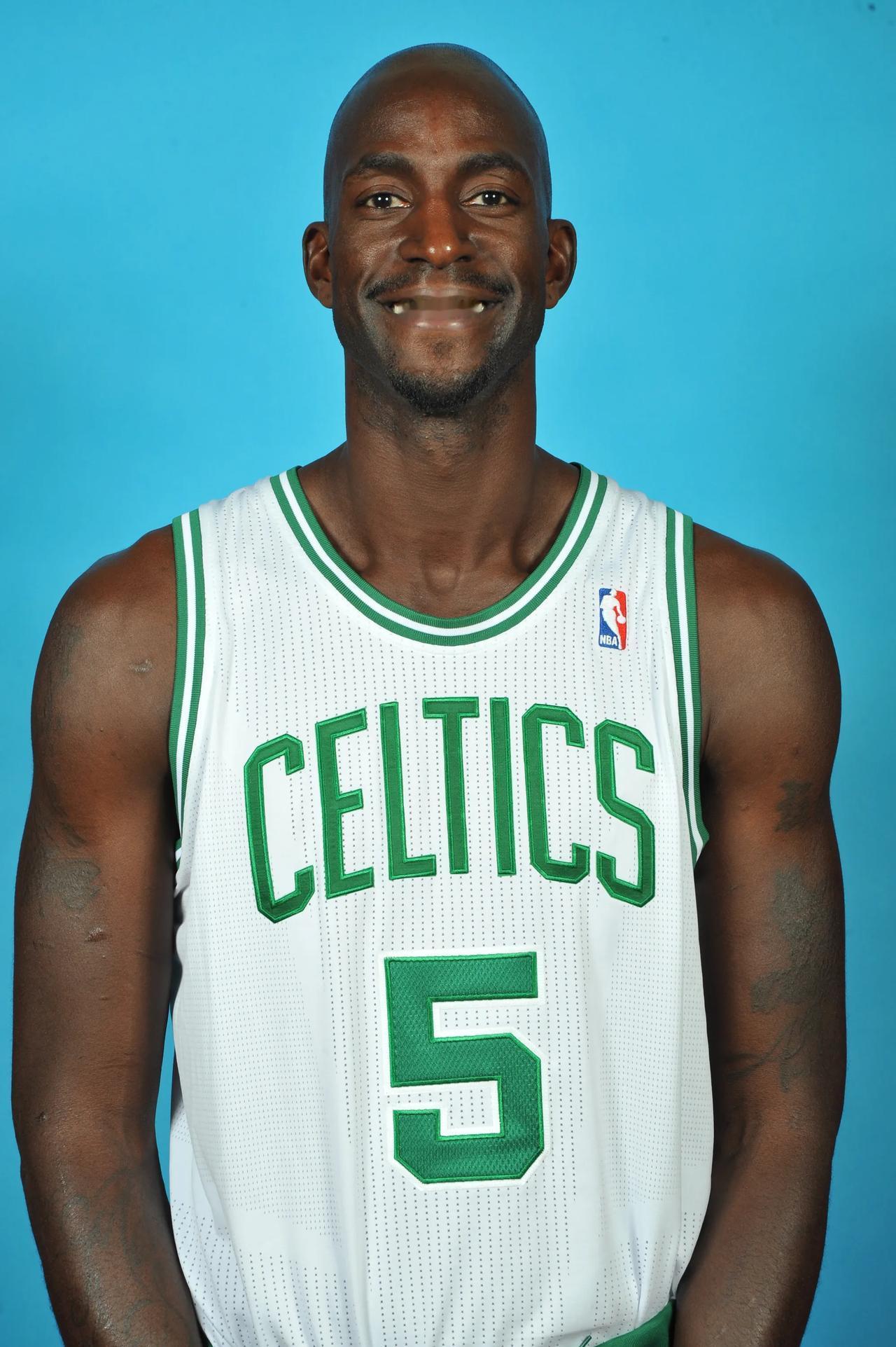 健康的蓝军队长 边后卫改踢后腰那就是真强 身价暴涨1500万欧（满血归来的蓝军队长转型后腰实力尽显，身价飙升1500万欧）